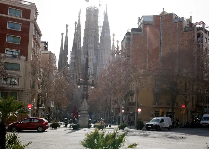 Gaudi-sant Pau Apartment *