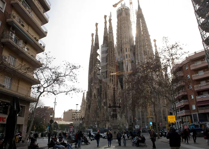 Gaudi-sant Pau Apartment *